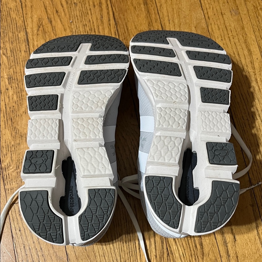 On Cloudrunner Woman’s White/Light Gray Running Shoes - Picture 7 of 7